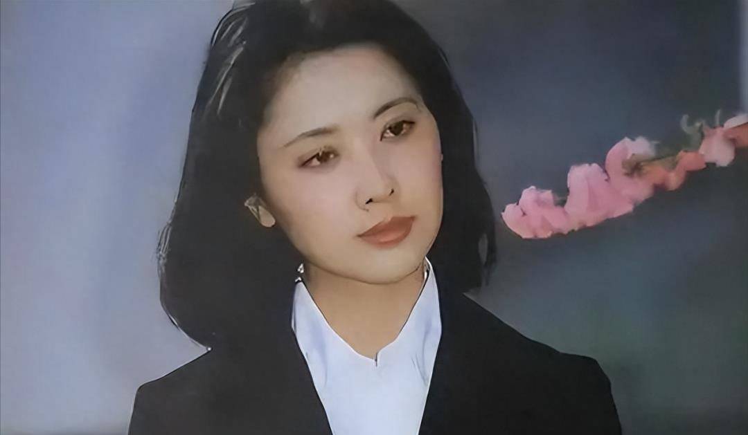 被71岁朱琳的状态惊艳:头发不过肩,不浓妆艳抹,不奇装异服,美_皮肤