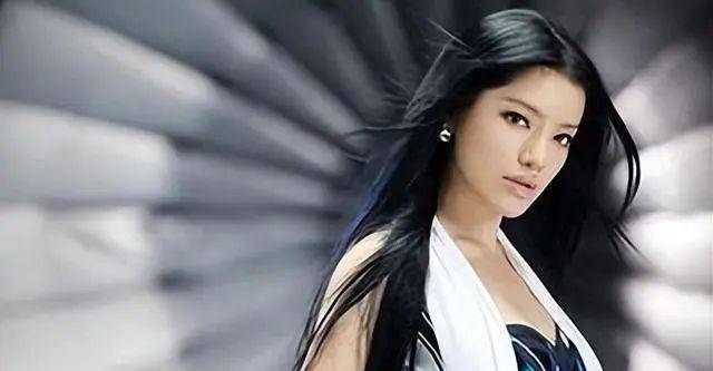 超女冠军江映蓉,终于为自己的"整容"付出了代价_观众_身材_蔡依林