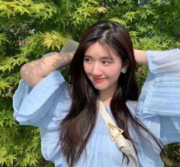 赵露思太会穿,淡蓝色纱裙遮不住好身材,仙女气质很迷人_皮肤_女生