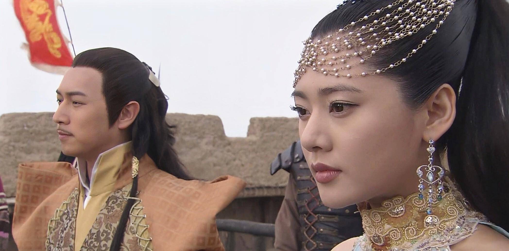 "的朱孝天手握男主剧本,身边自然也有不少美女,包括秋瓷炫版的石观音