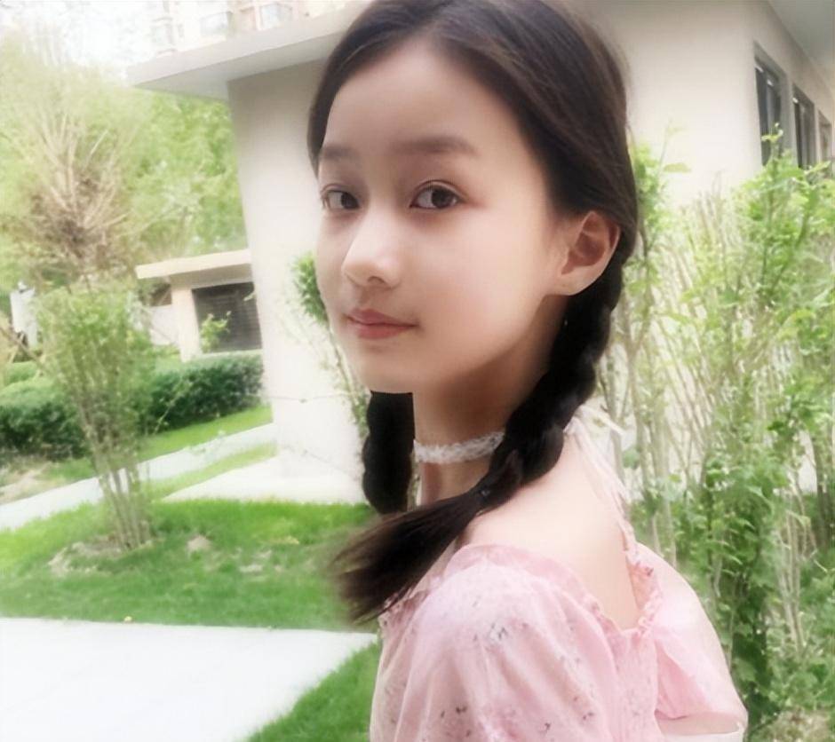 广告代言及商业价值此外,在商业广告领域,纪姿含也凭借极高的知名度和