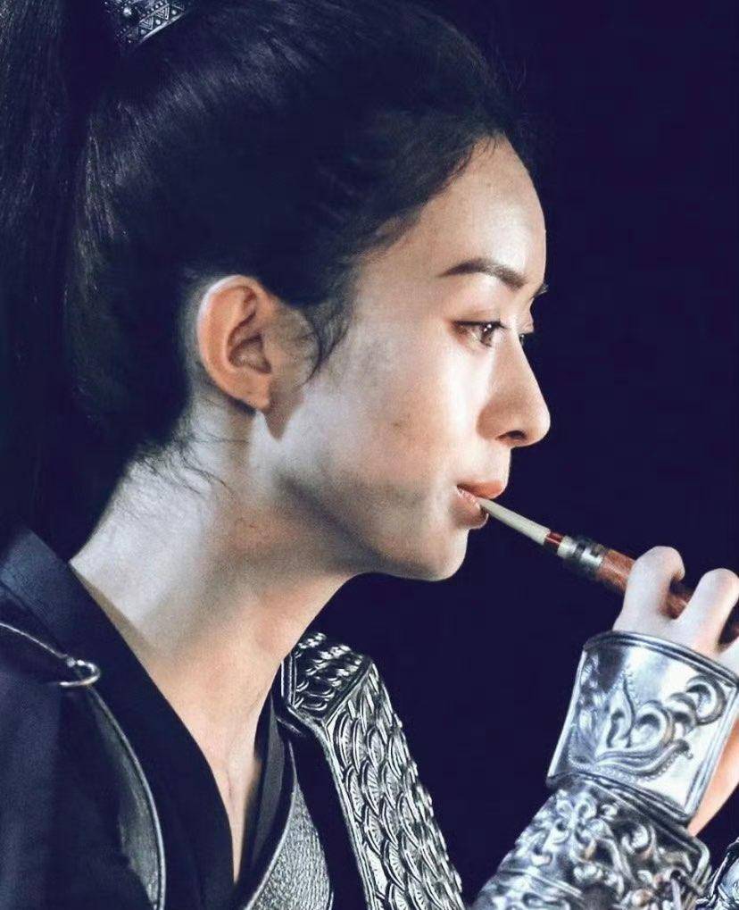 看了赵丽颖的侧脸,才知道这种"鼻子"有多完美!_比例_面部_美女