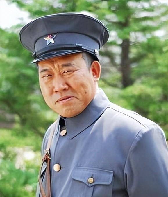 央媒点名杜旭东祝福视频,35年兵龄却没有做好榜样_网友_反派_坏人