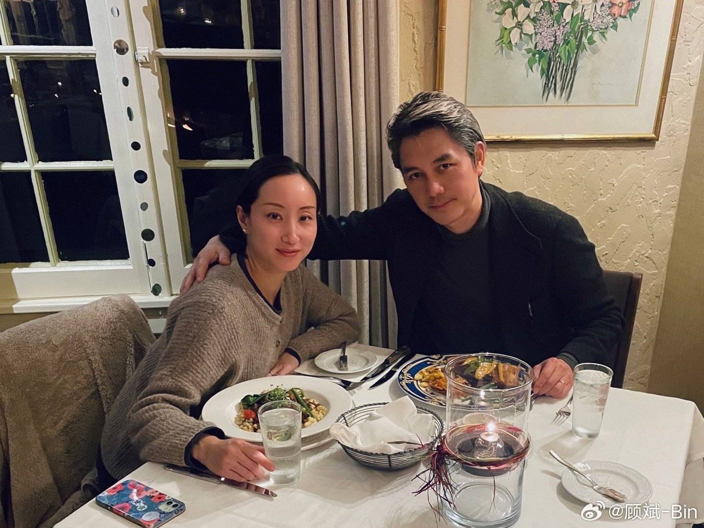 前央视最帅主持人顾斌官宣二胎得女,晒父女合影心情极佳_妻子_女儿