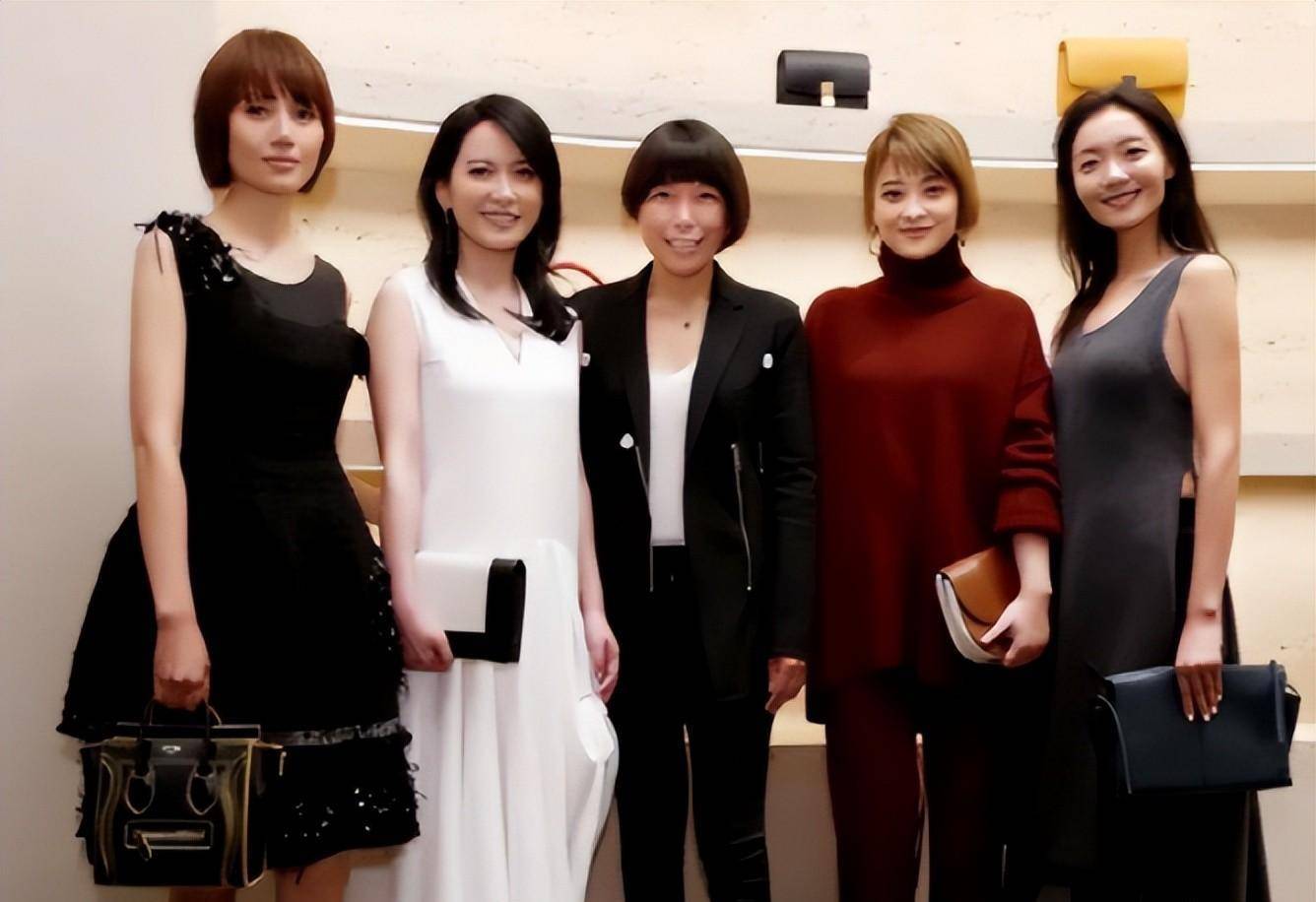 45岁袁泉同框47岁梅婷,年龄差距仅2岁却一个土味苍老,一个甜美_活动