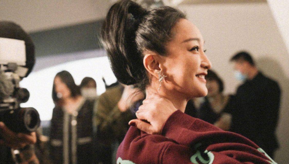 周迅重现"好多人啊"名场面,原来"好多人啊"是个梗啊 !_观众_电影_思考