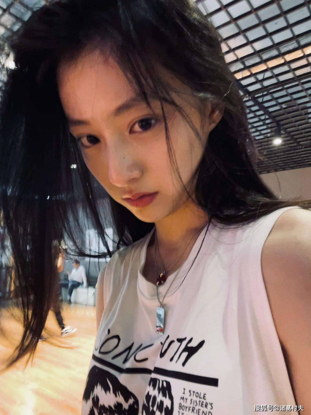 00后胡连馨,着实性感啊!颜值身材都是顶级啊!