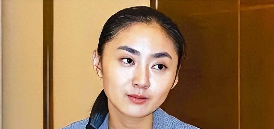 原来,女生的名字叫空姐邢丹.