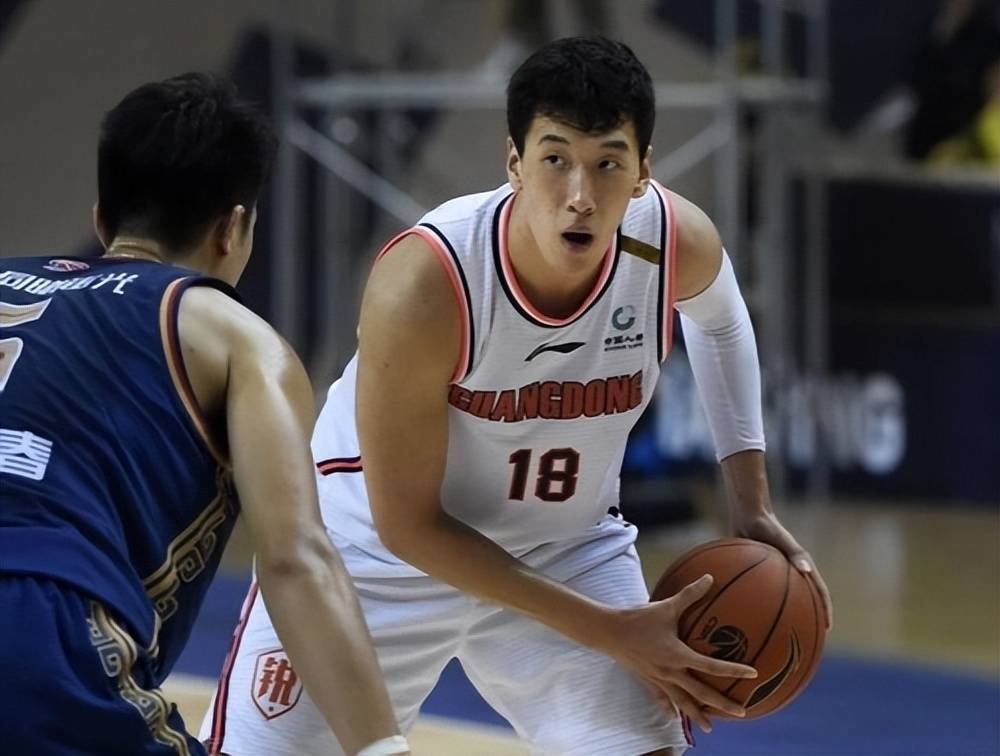 杜润旺:精湛的投射能力以及关键时刻"雪中送炭"的三分球_赛季_广东