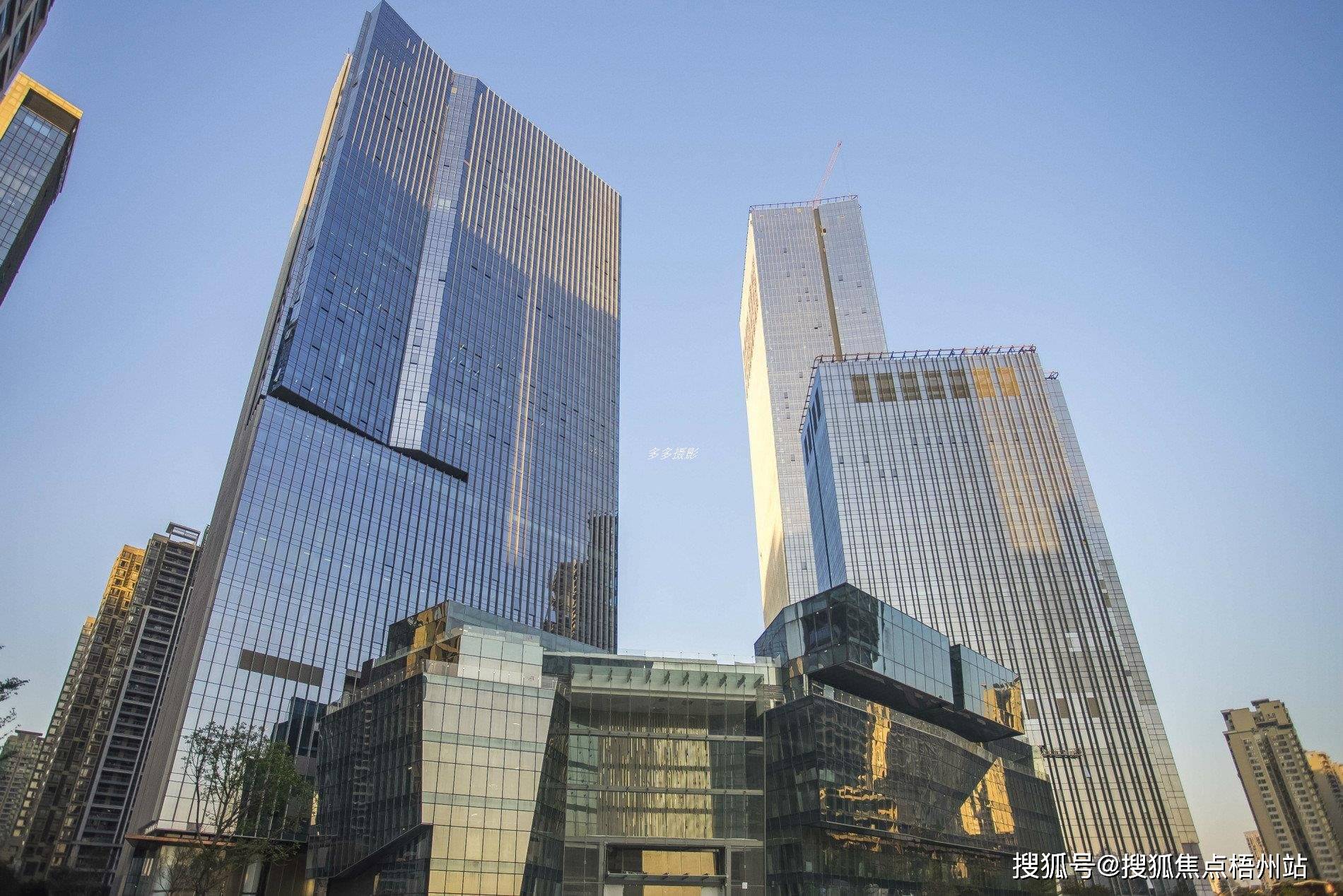 广州天盈广场是由合景泰富地产,新鸿基地产,富力地产三大发展商联袂