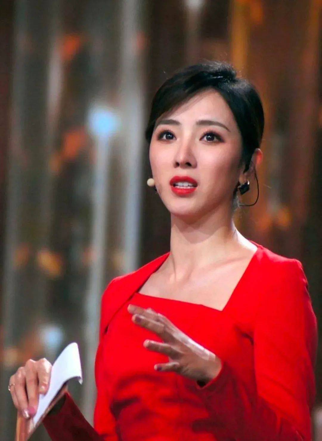 一年40万和一场40万,你选择什么?_李思思_离开_商演