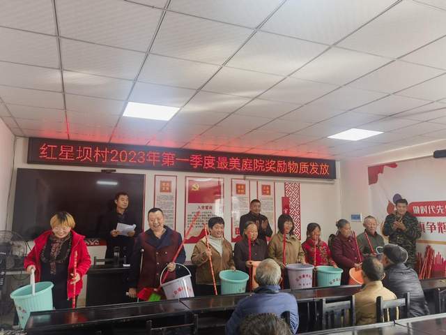 立新镇: 抓好人居"小环境" 提高农村"新颜值"_工作_整治_网格