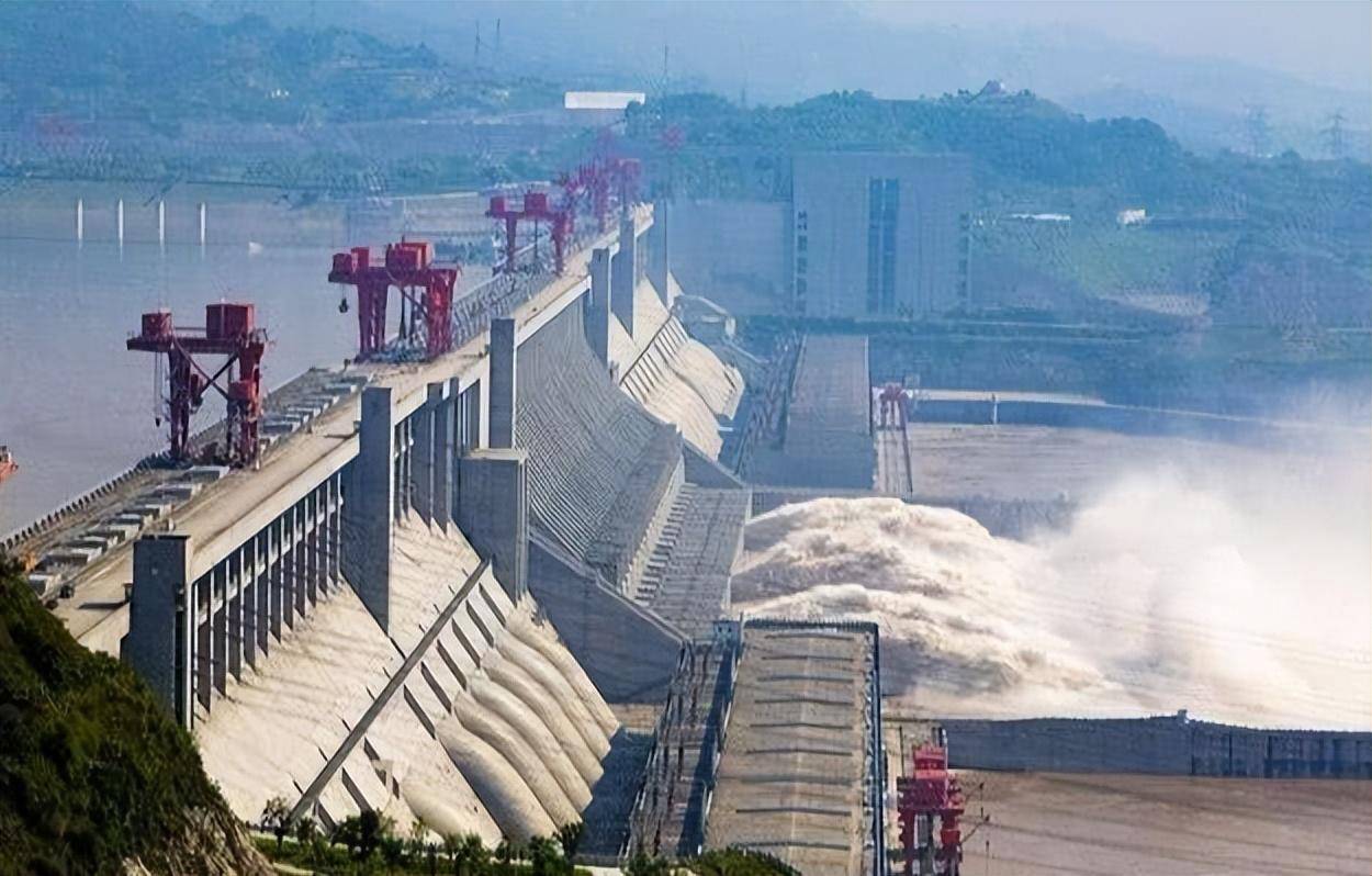三峡大坝的水量有多大？如果全部放完需要多长时间？(图3)