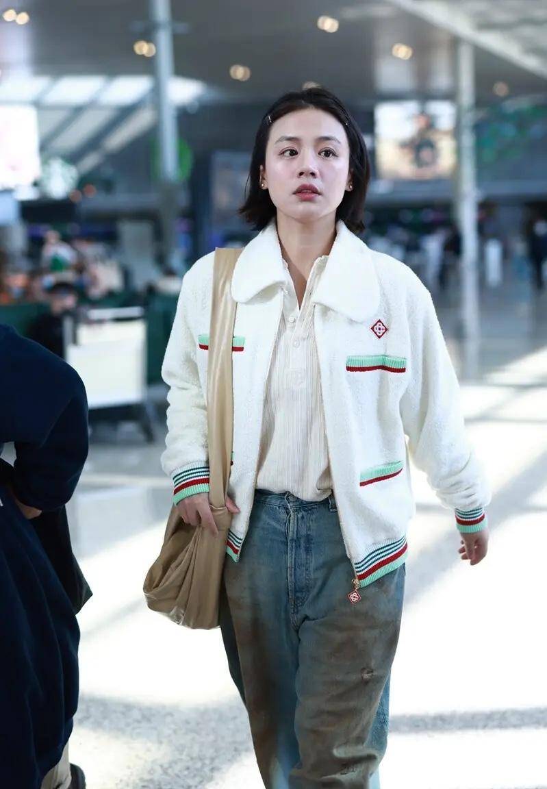 马思纯北京机场生图,素颜灵气又生动,暴瘦20斤美得轻轻松松_风格_时尚