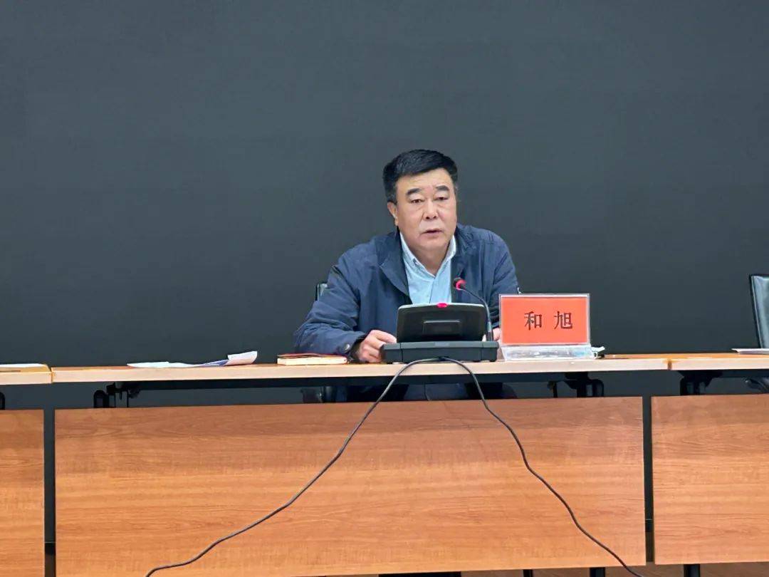 会上,黄谦传达了昆明市关于召开迎接云南省2023年度产业工人队伍建设