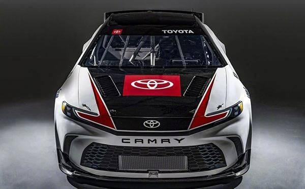 丰田凯美瑞nascar赛车版:黑红白三色涂装,展现浓郁美式风情_搜狐汽车