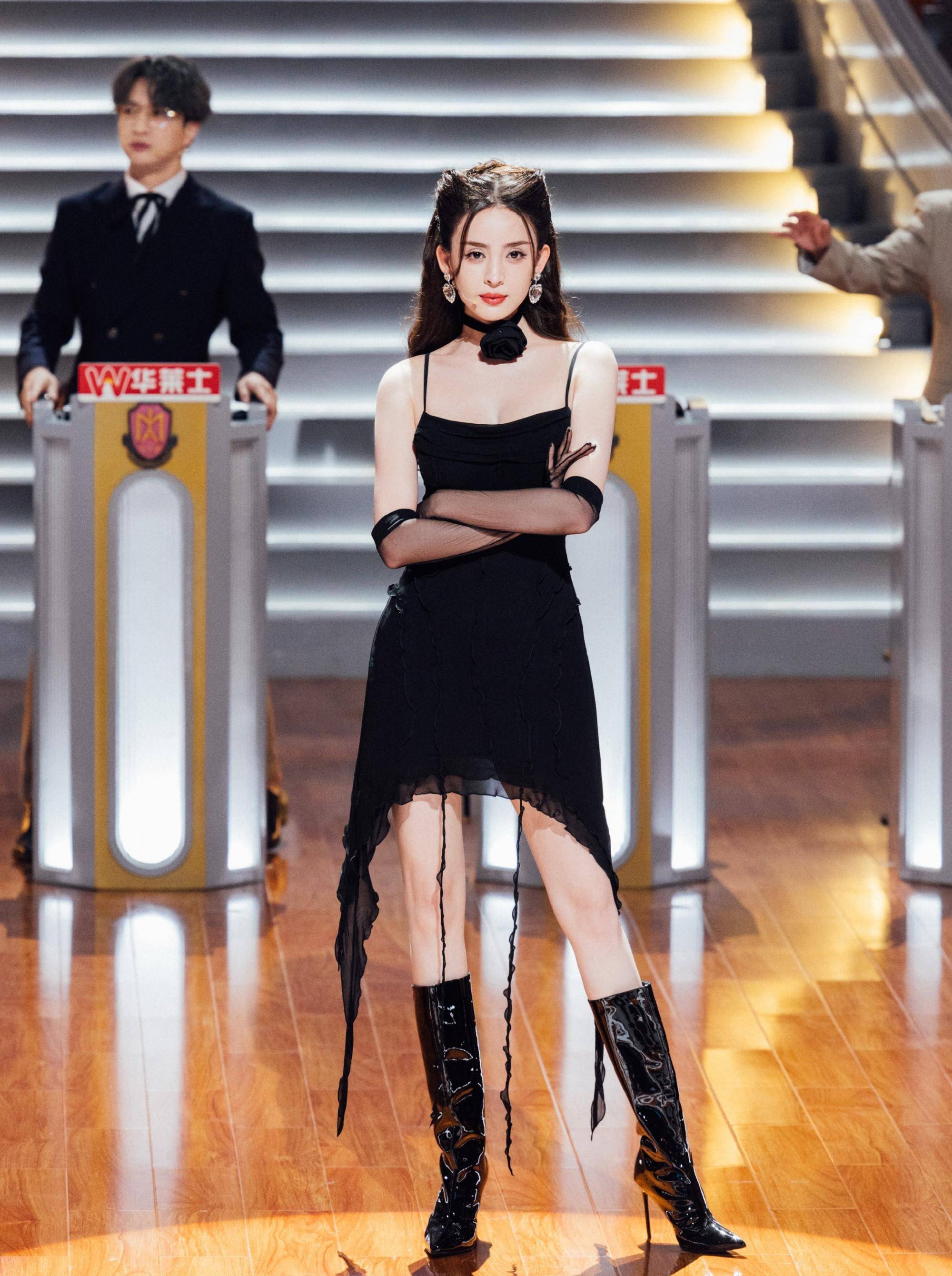 古力娜扎这双高跟长筒靴视觉冲击力爆表!_时尚_设计_魅力