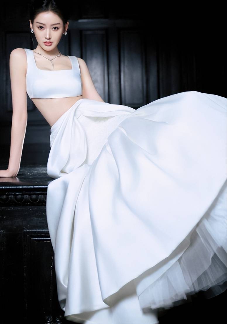 2009年张天爱因一次偶然机会出演了影视处女作《落樱》,开始以广告