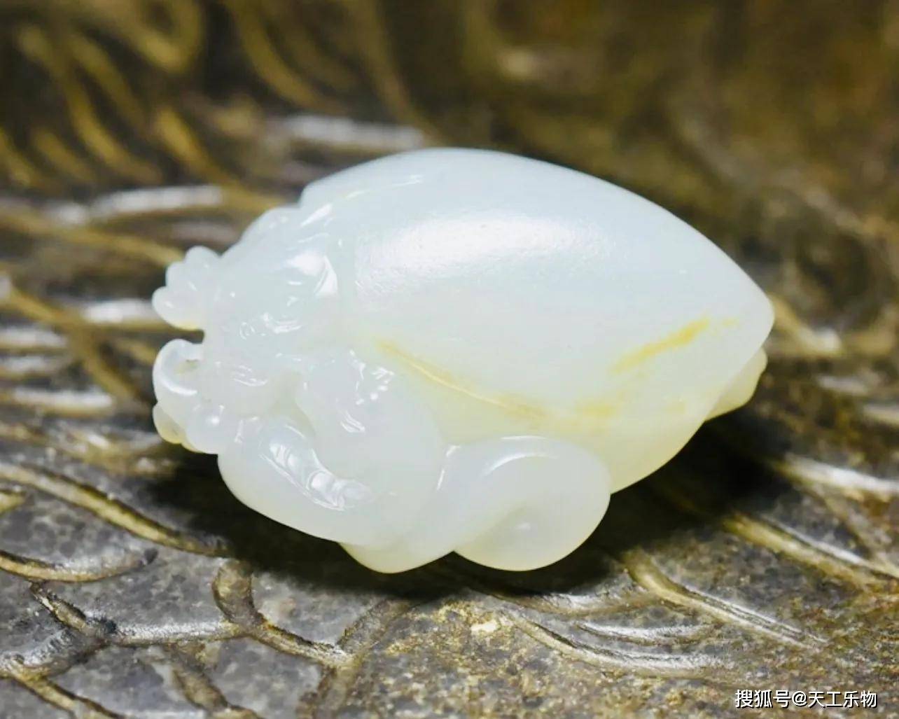 正白、闪青、闪灰！三种和田玉白玉哪种最好？_搜狐网