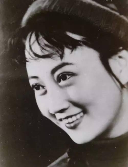 王晓棠:从报幕员到制片女厂长,却早年丧子,悲痛半生_电影_演艺_言小朋