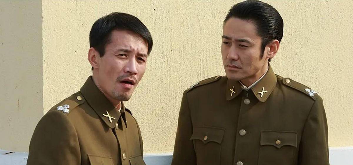 里文弱算计的南方小男人李大辉,接连和柳云龙,林永健,张嘉译合作