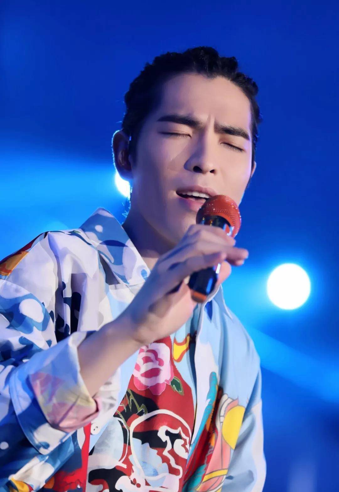 坏孩子萧敬腾,横空出世的音乐天才,"雨神"人设让人佩服_演唱会_比赛