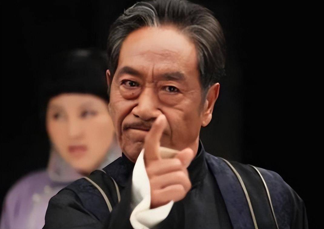 演员王奎荣:68岁娶小37岁饶芯语,71岁老来得女,近况如何?_表演_妻子_