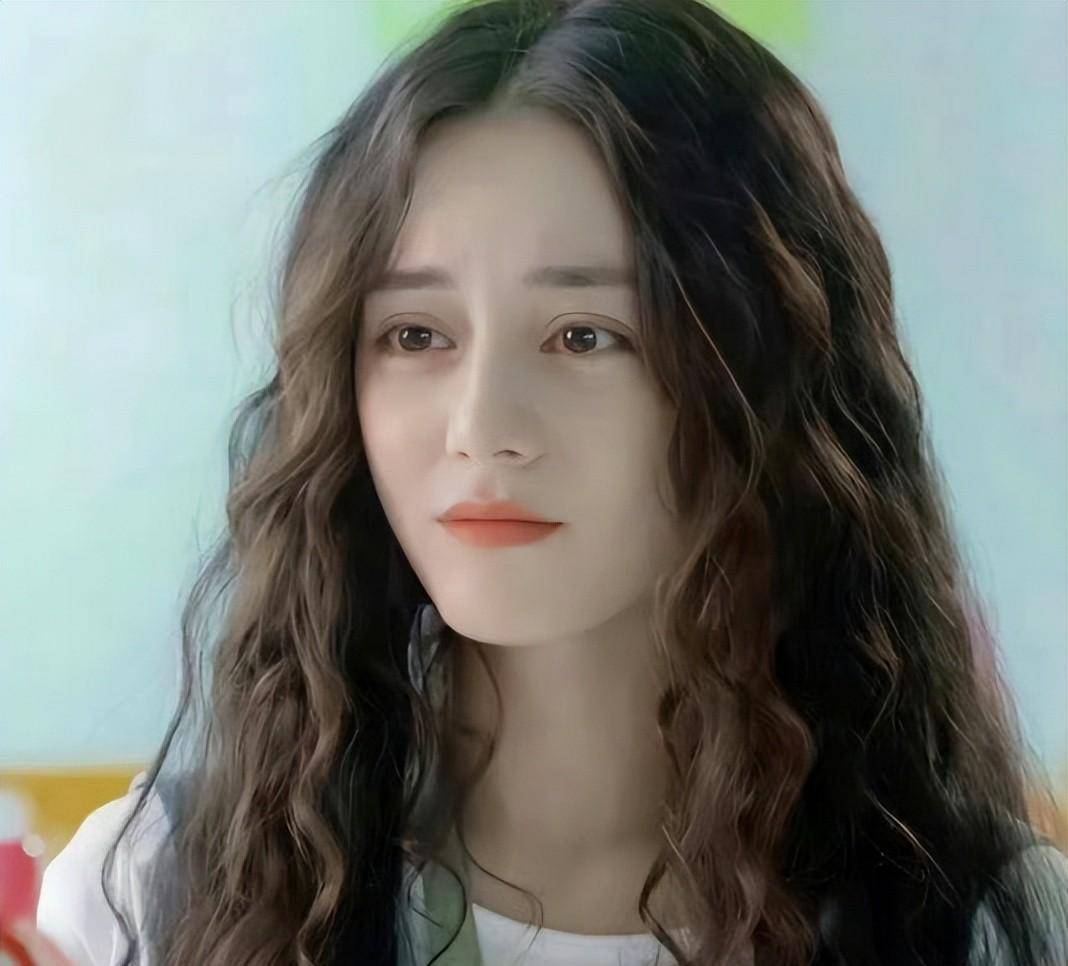 同是泡面头,为什么杨紫青春有活力,迪丽热巴却没有美出圈?