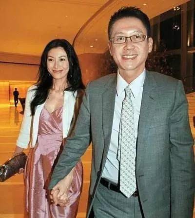 这个经验颇有"正房"大度之感 ,不知道是不是李大美人多年来与富豪原配