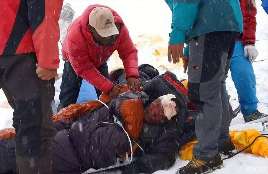 珠峰最有名的几个遇难者,沉睡多年无人运下山,这到底是因为什么(图13) 珠峰最有名的几个遇难者,沉睡多年无人运下山,这到底是因为什么(图13)