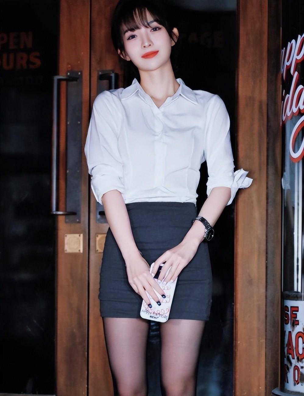 许杨玉琢:温柔白衬,魅惑黑丝,ol职业套装美照_才华_女性_时尚