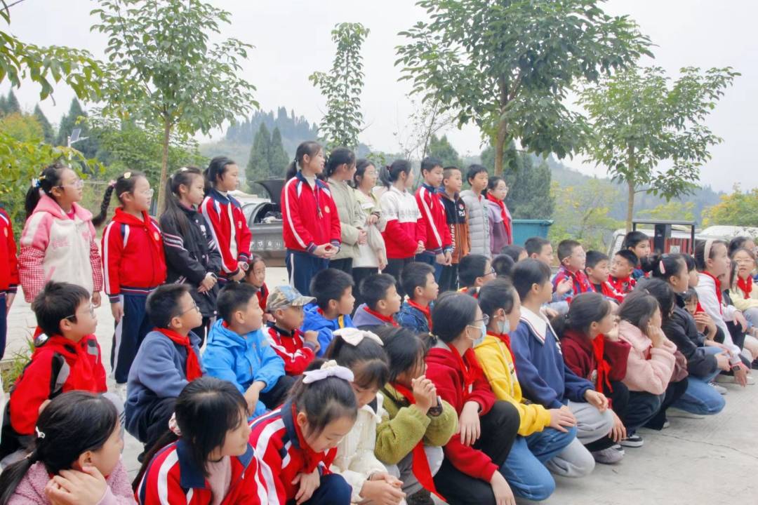 小学生研学照片图片