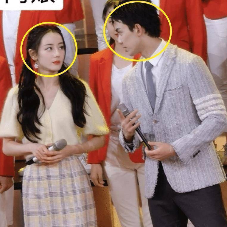 五四晚会路透曝光,吴磊迪丽热巴再次同框,吴磊的眼神宠溺像准男友_cp