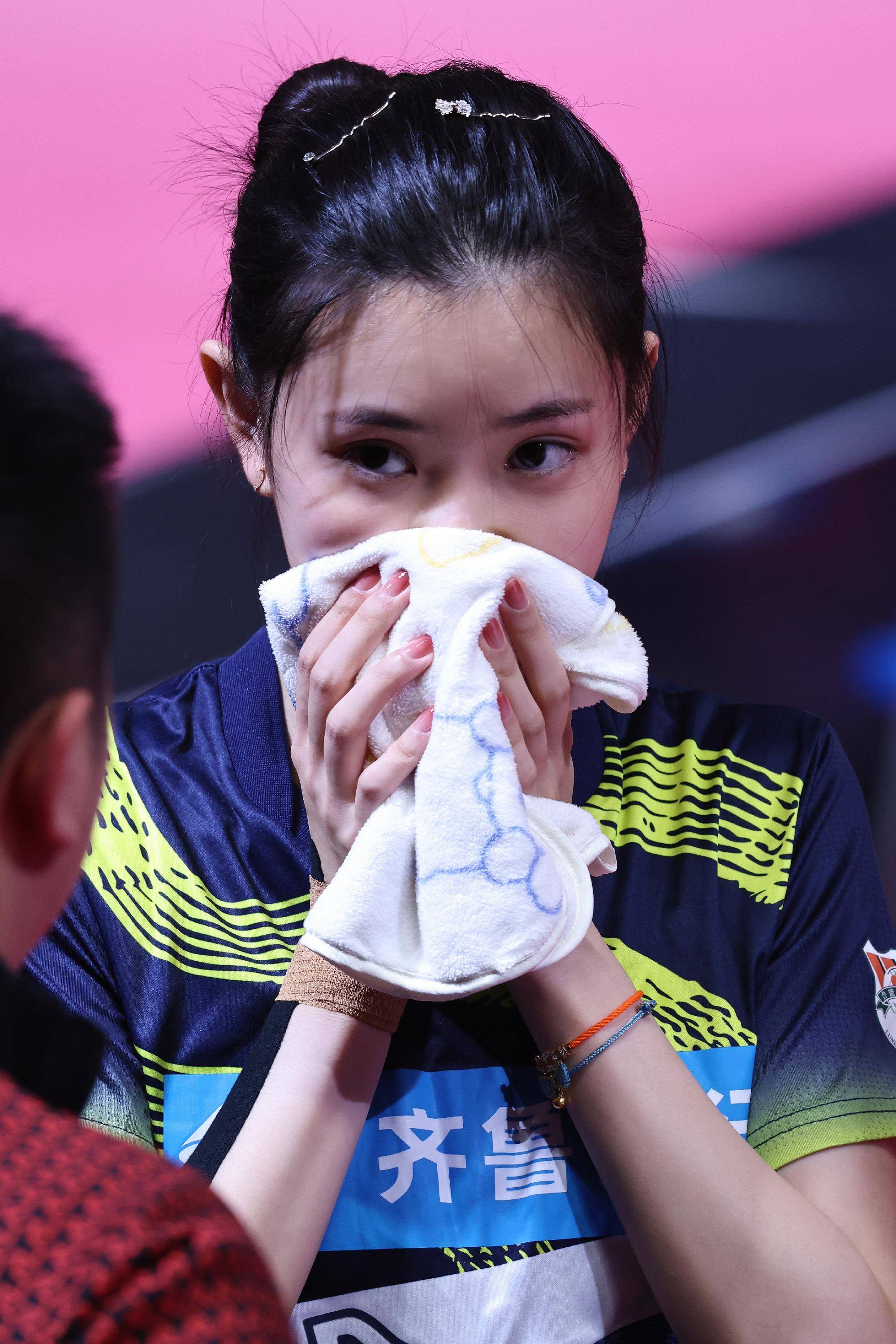 美得动人心魄!中国女乒颜值天花板wtt夺冠,外国球迷倒戈为她欢呼!_王