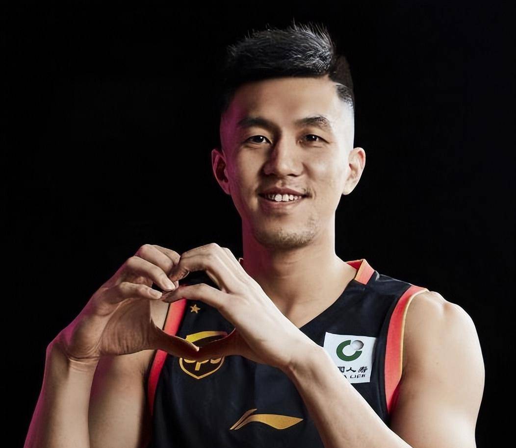 郭艾伦自嘲不上档次,基恩自吹自擂,周琦一番话让徐杰难堪_比赛_胡明轩