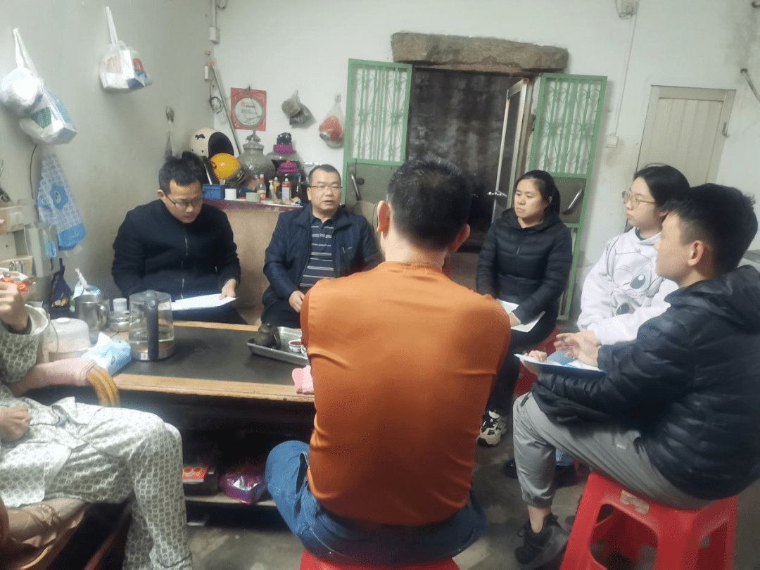 丰顺县华侨中学开展学生资助入户访谈及安全教育家访活动_家长_进行