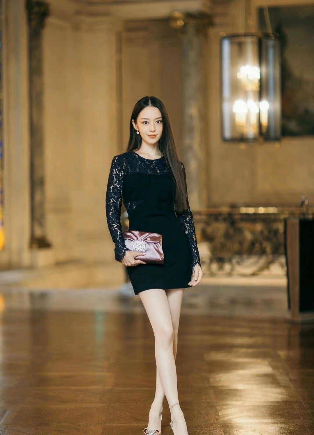 吉娜产后风格大变,穿旗袍优雅,网友:郎朗,你老婆不穿紧身衣了_衣服