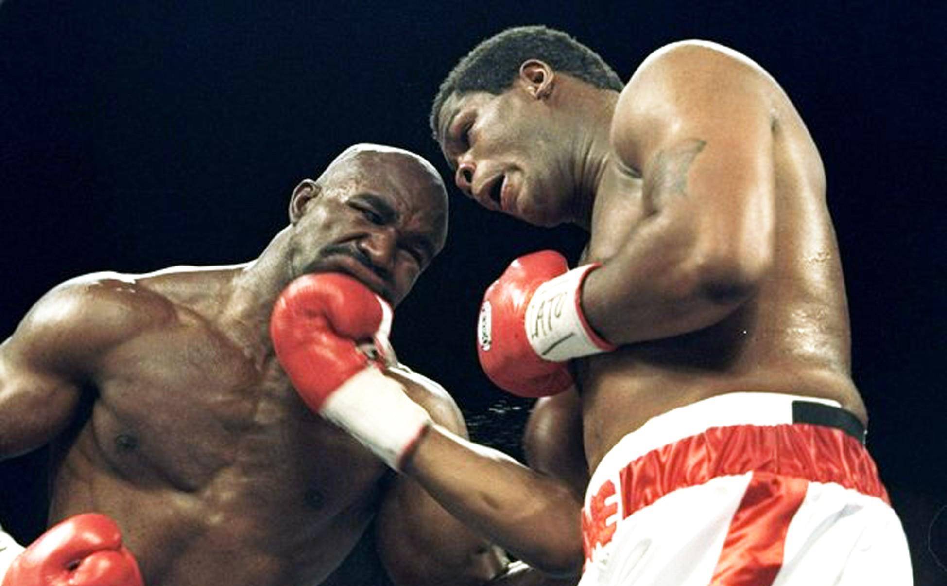 1995年,霍利菲尔德与里迪克-鲍展开了三番战,在此之前双方各胜一场