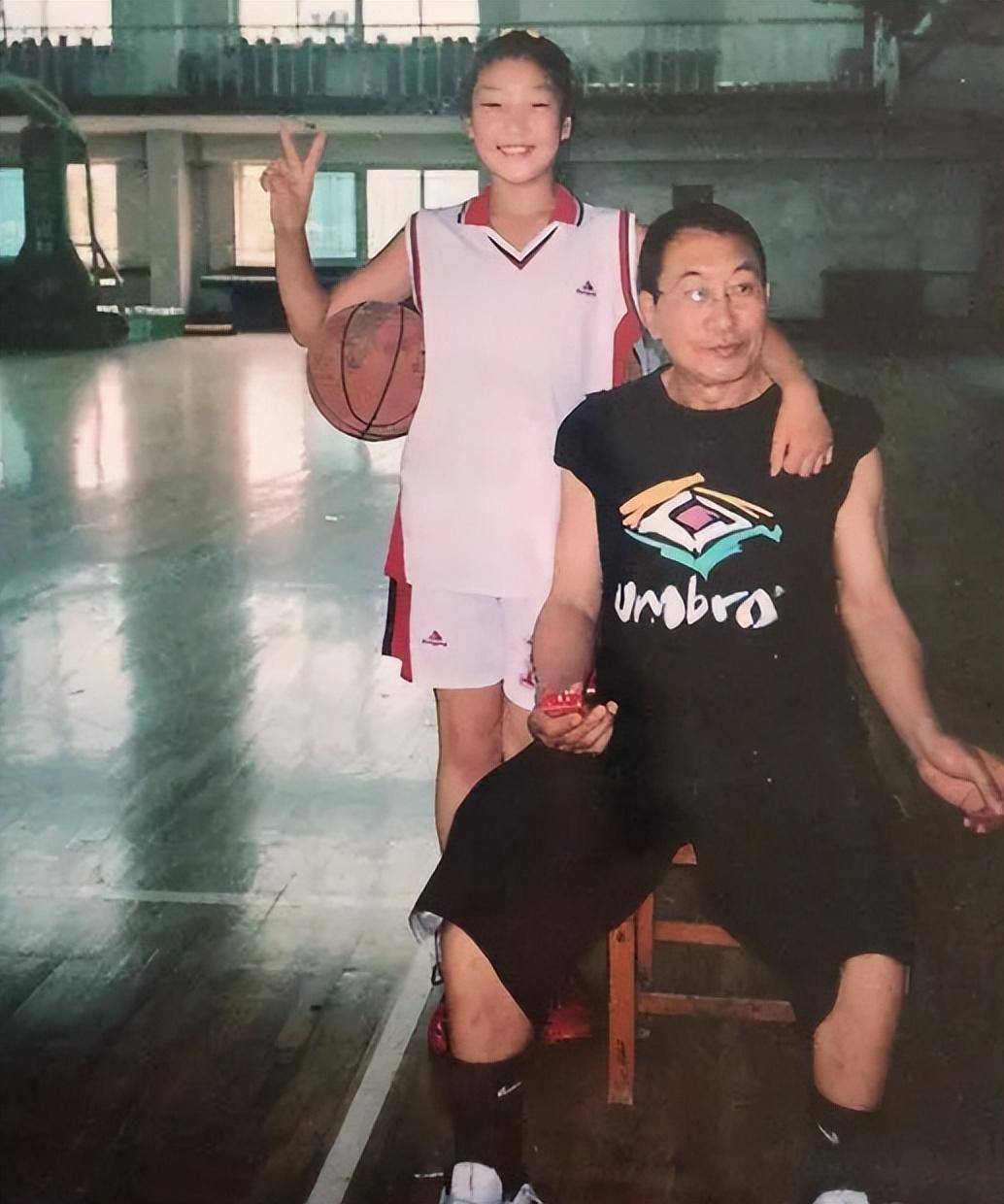 11岁的时候,李梦被沈部女篮录取.