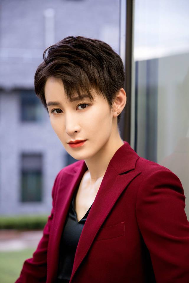 蒋璐霞:天生女兵王,曾是释小龙师姐,为拍戏剪掉长发,绝经十月_武术_剧