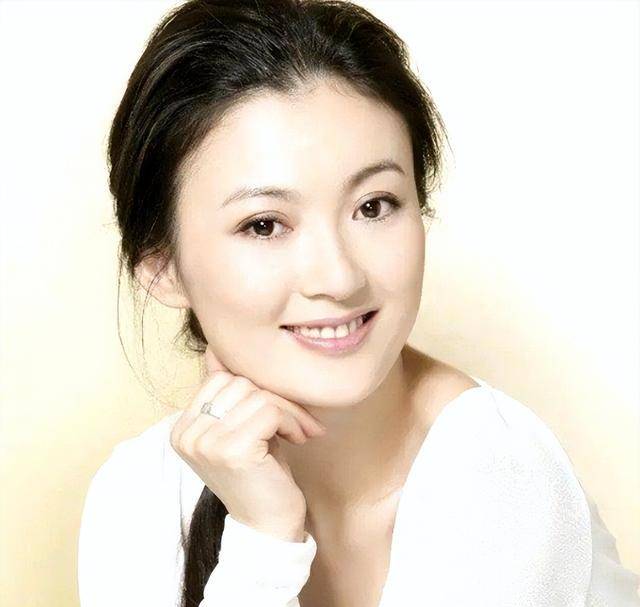 李飞和袁野对彼此都有好感,但他们却很难表达自己