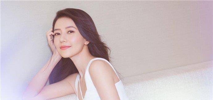 高圆圆穿长裙显孕肚 被曝吃孕妇营养品_补充剂_网友_肚子