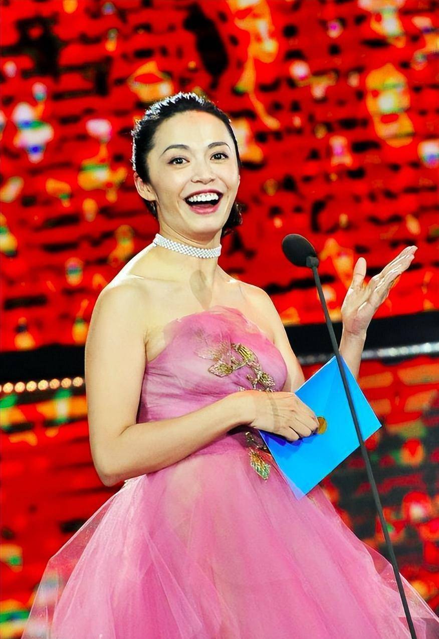 表面正经演员实则谐星本质,姚晨穿仙女裙,却愣是整成了憨大姐!