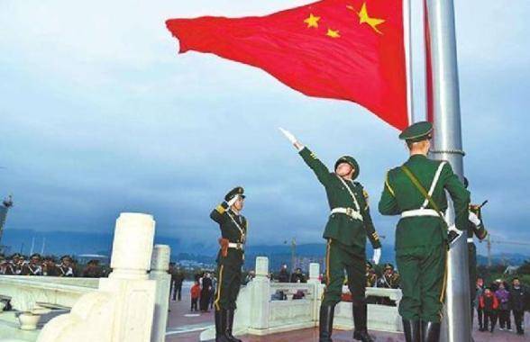 中国天安门升旗手高红甫:升旗6200次零失误,退伍后却拒百万年薪_国旗