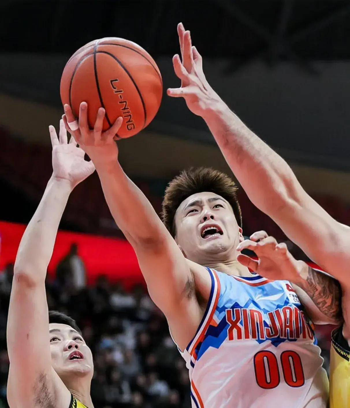 韩德君大号两双,赵睿重回首发,王哲林状态回暖_比赛_篮板_进攻