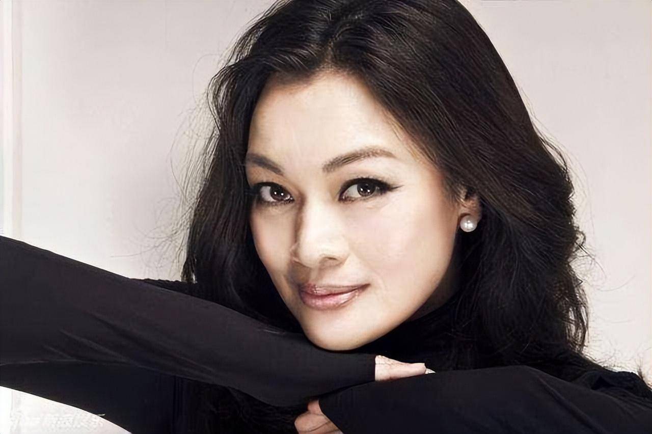 史可与黄小茂分手23年,她闪嫁洋富豪生两子,他娶女霸总恩爱20年_巩俐