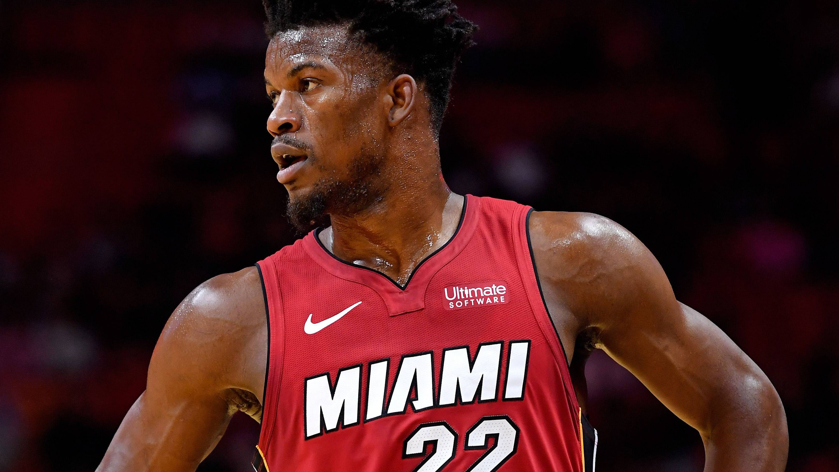 另外热火队内还有德罗赞曾经的好搭档洛瑞,两人曾经在猛龙合作六个