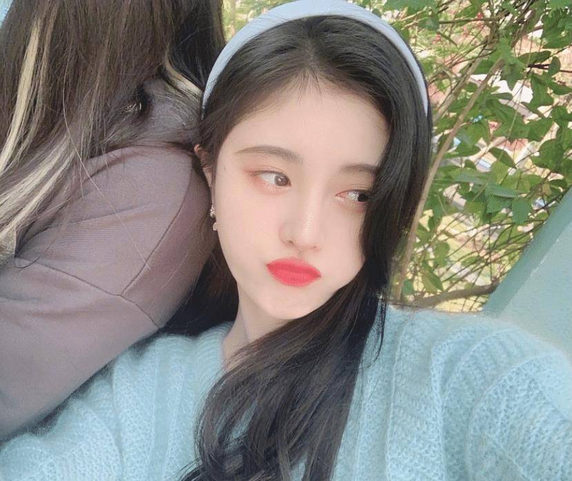 鞠婧祎晒怼脸自拍,皮肤白皙令人羡慕,失去美颜后却暴露真实颜值_照片