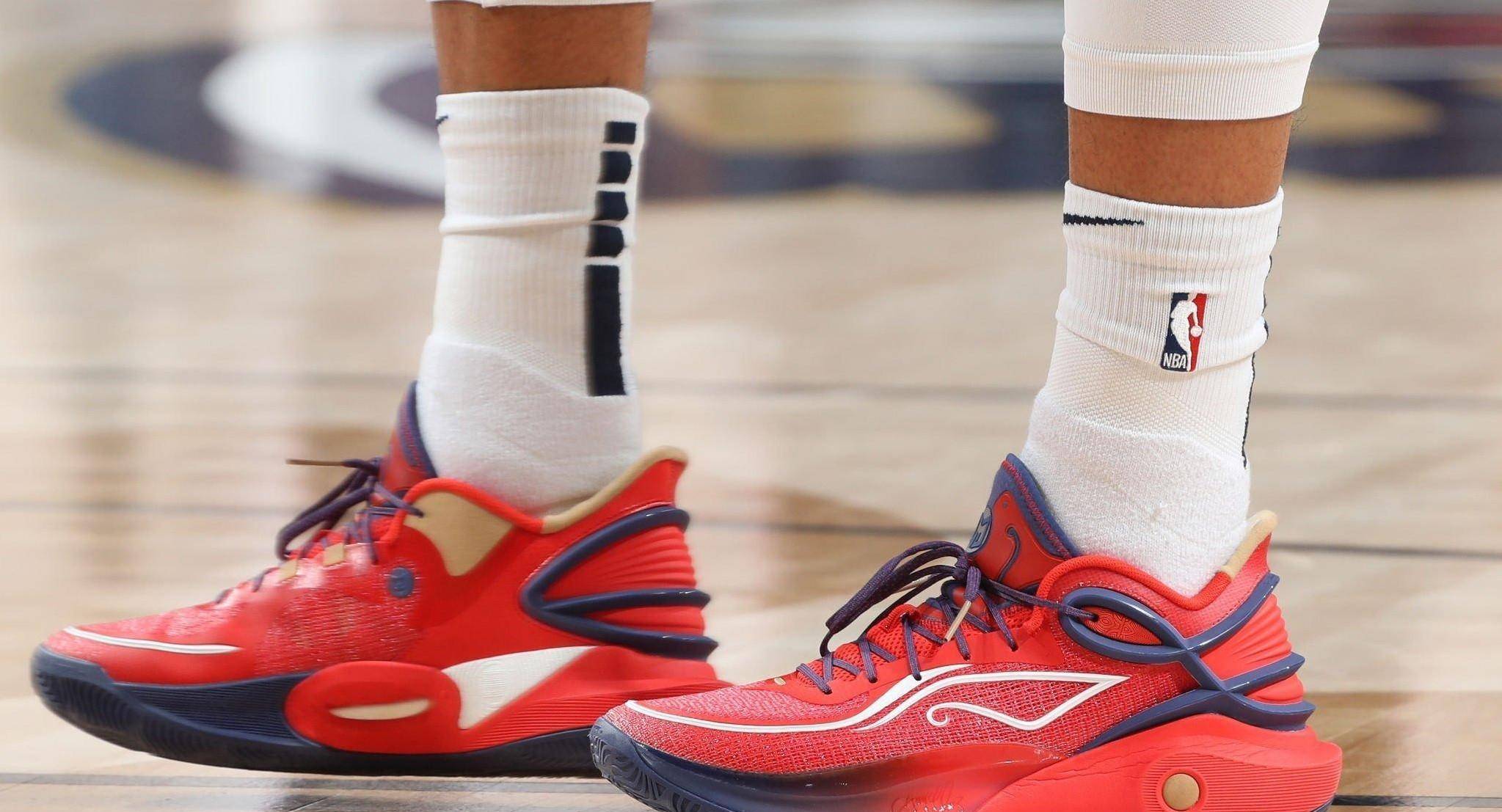 每日nba球星上脚球鞋11月30日_洛杉矶湖人队_比赛_nike