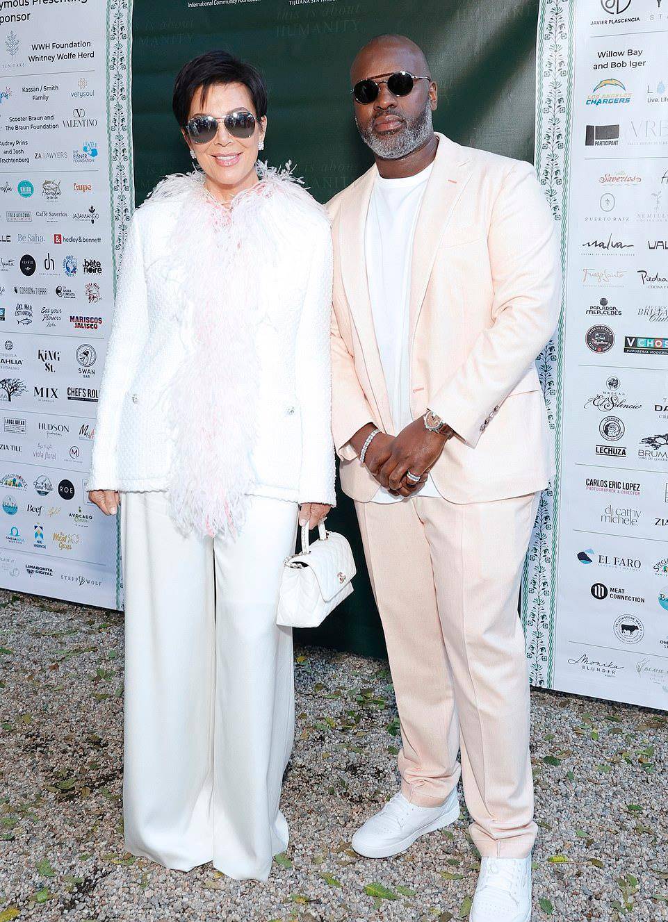 穿裹身黑裙走红毯,比坎爷新妻更美_kanye_梅根_kim